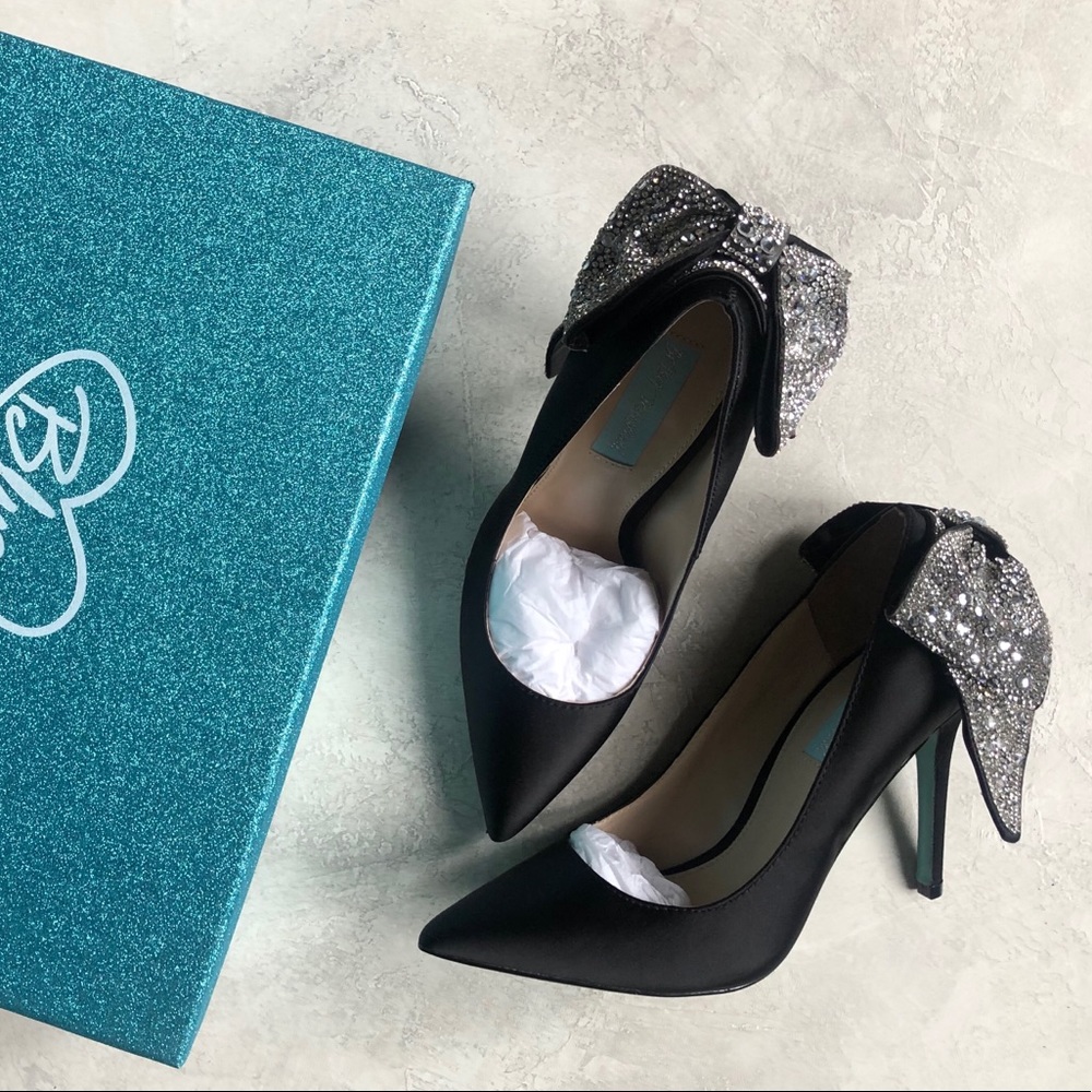 Betsey Johnson Bryn Pump Size 7 (worn once)